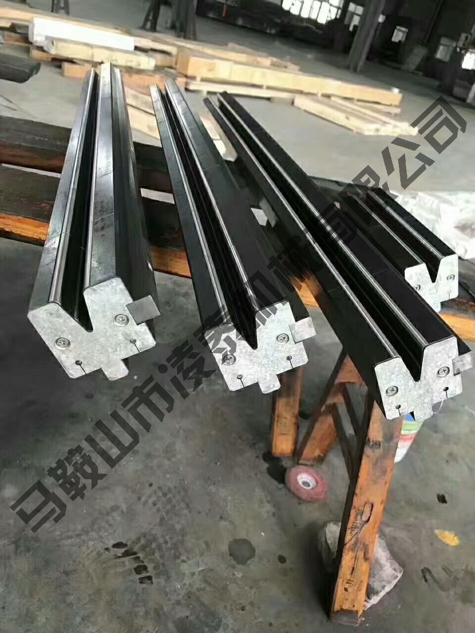 折彎機下模整體展示